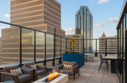 Peachtree Center Apartment | Luxury High-rise 2BR, Pool + Parking Near Mercedes Benz stadium