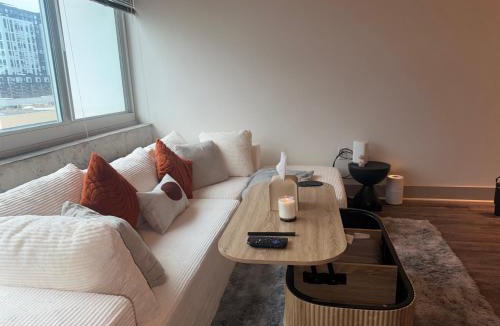 Peachtree Center Apartment | Luxury High Rise Downtown 1BR Apartment