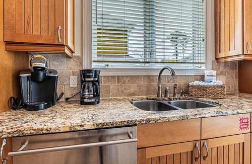 Folly Field House | Luxury Hilton Head Beach House | Sleeps 20 | Hot Tub & Games