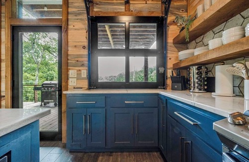 Foxfire Estates Cabin | Luxury Holiday Retreat+Hot Tub+Pool Table+Mtn view