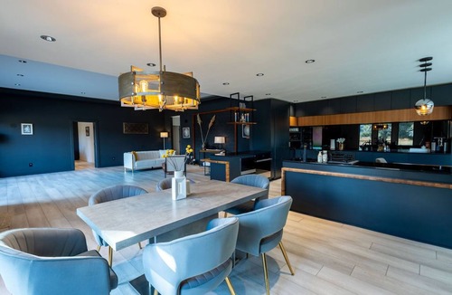 Greenville House | Luxury Home for 8 w/Pool/Gym/Tub