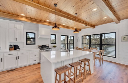 Crane Hill House | ~Luxury Home~Gorgeous Lake View~Sleeps 14~Private Dock~
