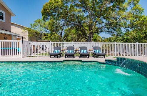 Bay Crest Park House | Luxury home 🔥HEATED POOL🔥 Home W/outdoor living and Boat rental 🚤
