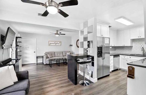 Croissant Park House | ☀️🐟Luxury Home-pool, hot tub and outdoor kitchen, middle of Ft Lauderdale🌴🌊