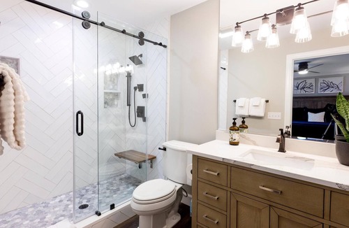 Lawton Woods House | Luxury Home 5-Bed Home w Private Pool-house, Short walk to Beach