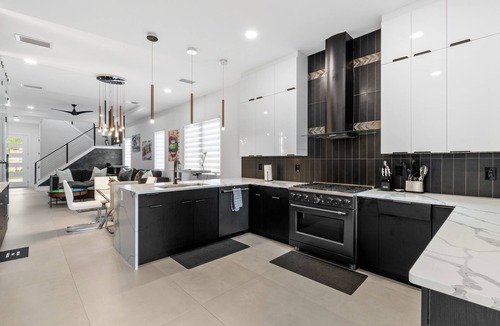 Riverside Heights House | Luxury Home