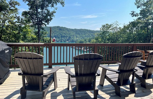 Jacksboro House | Luxury Lakefront 6BR Mountain Retreat - Double Decker Dock + Tram
