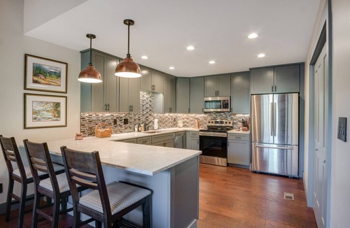 Sapphire House | Luxury Lakefront Gem. Panoramic views. Last minute dates now available. SUP incl