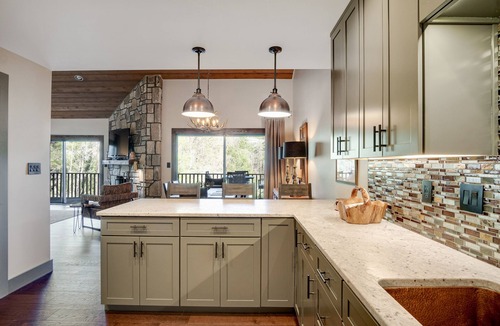 Sapphire House | Luxury Lakefront Gem. Panoramic views. Last minute dates now available. SUP incl