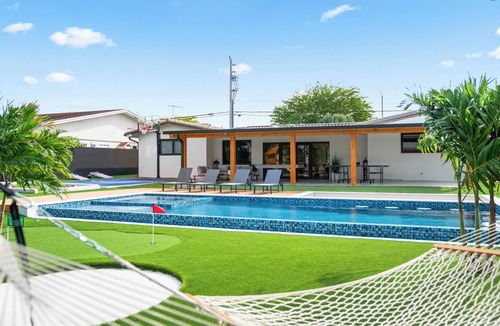 Hialeah House | Luxury Lakeview w/Basketball/Golf/Games/Pool & Spa