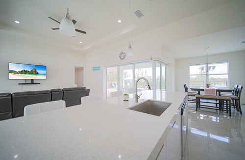 Diplomat House | Luxury Living at Cape Coral-Heated Pool 3 Bedroom-3 Bathroom-Fresh Water Canal.
