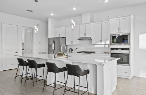 Braden River House | Luxury living in a gorgeous modern rental with access to Pool, Gym and more.