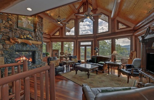 Hiawassee House | Luxury Living on the Lake with Private Boat Dock Kayaks Firepits Hot Tub & Views