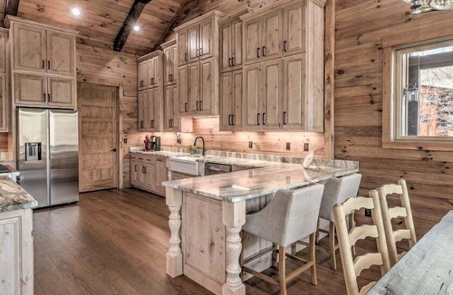 Blue Ridge Cabin | Luxury Lodge on the Toccoa - Riverfront | Hot Tub | Family Friendly