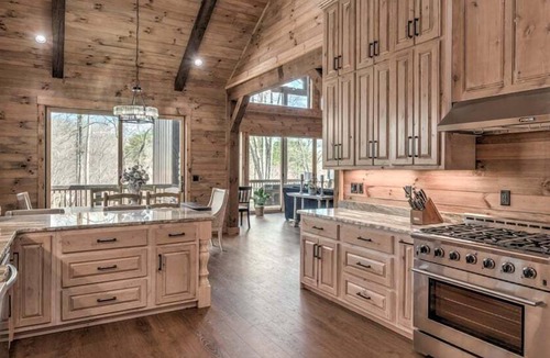 Blue Ridge Cabin | Luxury Lodge on the Toccoa - Riverfront | Hot Tub | Family Friendly