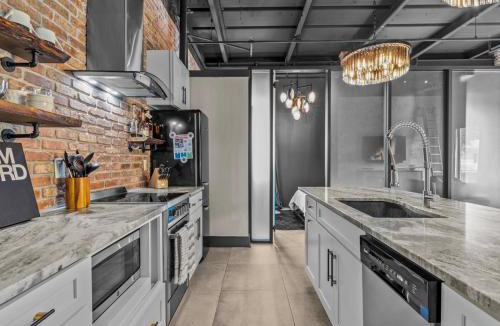 Tampa Heights Apartment | Luxury Loft - Downtown Tampa, Ybor, Armature