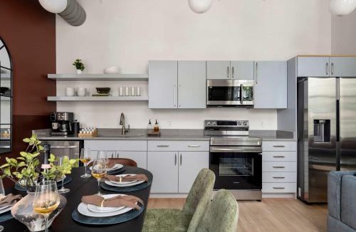 Downtown Chattanooga House | Luxury Loft Exposed Brick Walk to Southside