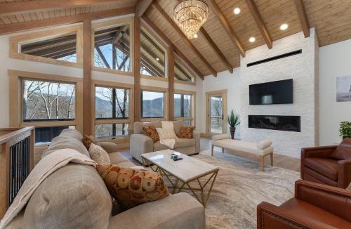 Laurel Ridge House | Luxury Log Cabin with lake view