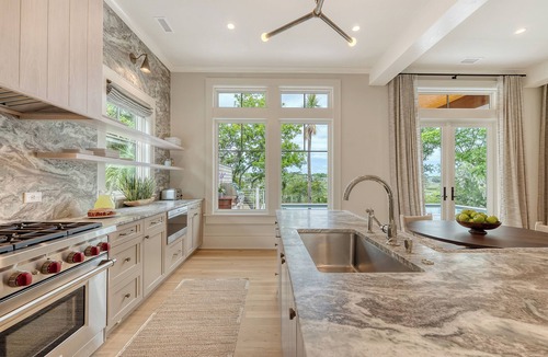Vanderhorst Plantation House | Luxury Marshfront Retreat with pool and 4 king suites