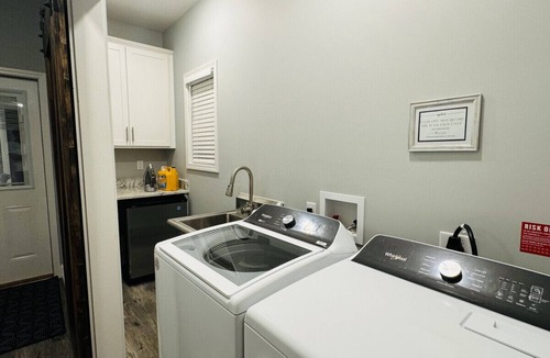 Augusta House | Luxury Medical District Home, EV Charger, Gated #9