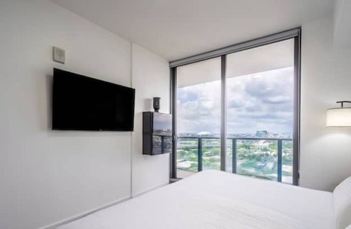 Town Square Apartment | Luxury Miami Retreat: Modern State of the Art Amenities & Stunning Views