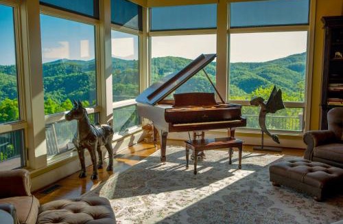 Black Mountain Villa | Luxury Mountaintop 2-Home Compound on 50 acres, Sleeps 28, Black Mountain, Asheville
