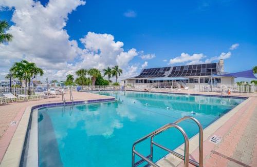 Nettles Island House | Luxury Nettles Island Home with Large Deck!