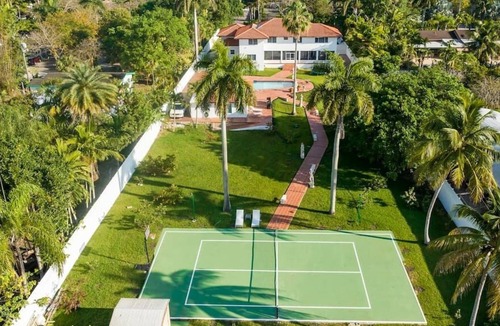Horse Country House | Luxury Oasis: 10BR Mansion w/ Pool & Tennis Court