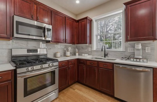 Atlanta House | Luxury Oasis 4 Bedroom Near Mercedes Benz & Braves