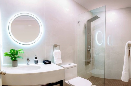 Poinciana Park Hotel | Luxury Oasis Near Downtown Fort Lauderdale