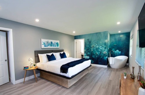 Poinciana Park Hotel | Luxury Oasis Near Downtown Fort Lauderdale