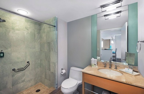 Sunny Isles Beach Hotel | Luxury Oceanfront with Bay Viewn