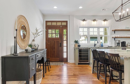 West Union House | LUXURY on Lake Keowee. Quiet cove. Putting green. Near Clemson. Sleeps 18