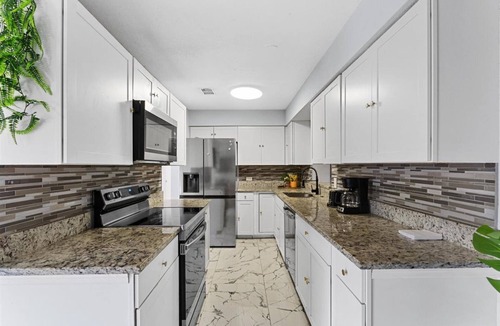 Pine Castle House | Luxury Orlando Vacation Home – 3BR w/Pool, Big Backyard & Near Disney