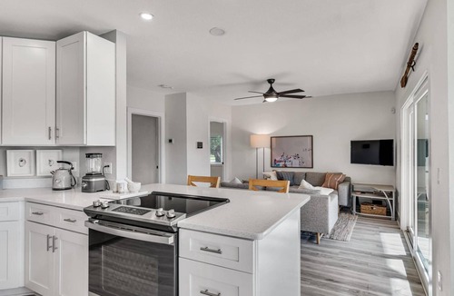 Palm Harbor House | Luxury Pool Home | Boat Dock | Canal Home | Recently Updated | Close to Golf | WIFI | Heated Pool