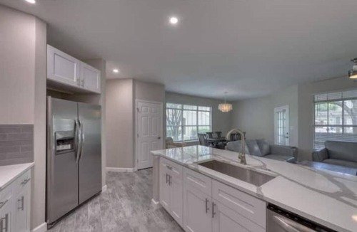 Clearwater Condo | Luxury Renovated Condo 10min Clearwater Beach