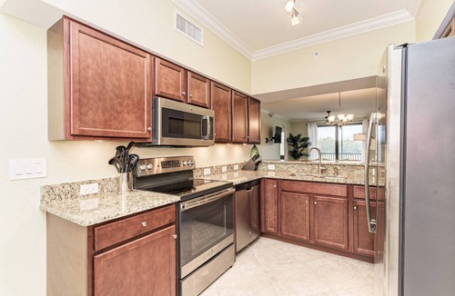 Lakewood Ranch Condo | Luxury Resort Amenities & Golf Membership; Pets Welcome; Lakefront Retreat