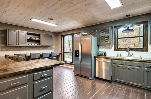Caton Cabin | Luxury Retreat! 15 MIN to Gatlinburg or Dollywood!