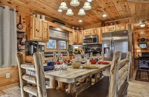 Ellijay Cabin | Luxury River Oasis -3 Master Suites - 3 Fireplaces Hot Tub!