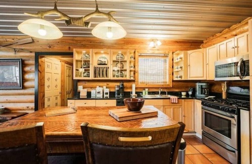 Lone Rock Cabin | Luxury Riverfront Lodge Fishing, Hot Tub & White River Access and Ozark Views”