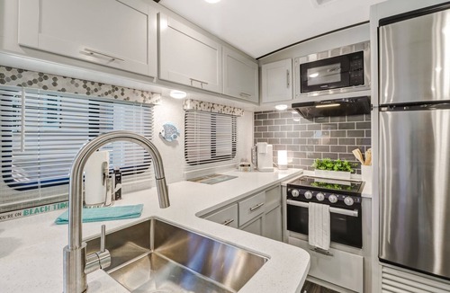 Central Naples House | Luxury RV experience w/all the amenities in central Naples!