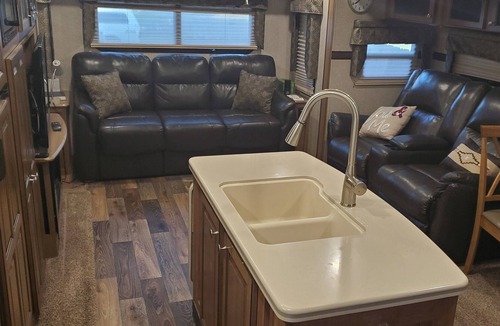 Cleveland House | LUXURY RV in quiet area close to I-75 and Lee University
