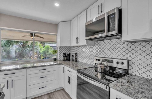 Gulf Gate Estates House | Luxury Short-Term Rental in Gulf Gate Woods – Minutes from Siesta Key!