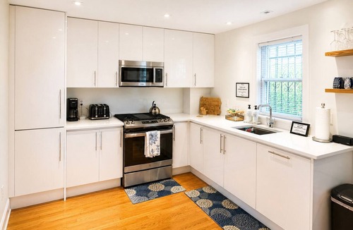 Center City House | Luxury, Steam Shower, Stylish 3BR 2BA Home in the Beautiful Rittenhouse District