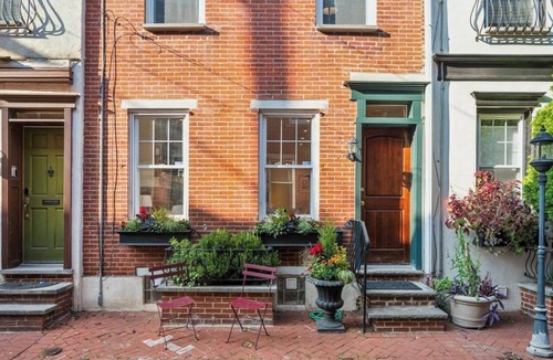 Center City House | Luxury, Steam Shower, Stylish 3BR 2BA Home in the Beautiful Rittenhouse District
