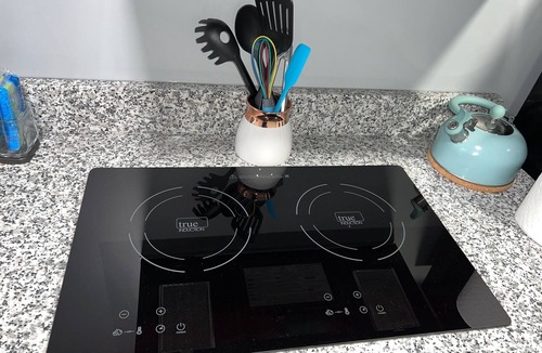 Upper Darby Apartment | Luxury Studio Apt. Near downtown Philly & Airport. Free Parking.