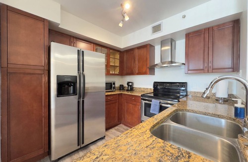 Aventura Condo | LUXURY THE YATCH 301- FREE PARKING AND WIFI