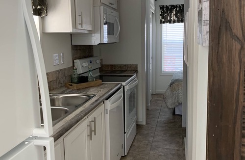 Homosassa Resort | Luxury tiny house by the river/pets and boats