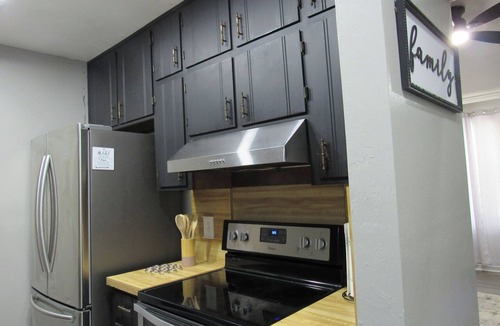 Tallahassee House | Luxury Townhome Retreat Family & Business Ready
