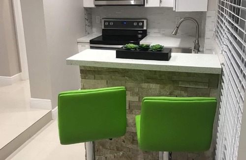 Pompano Beach Apartment | Luxury Vacation Rental APT 5